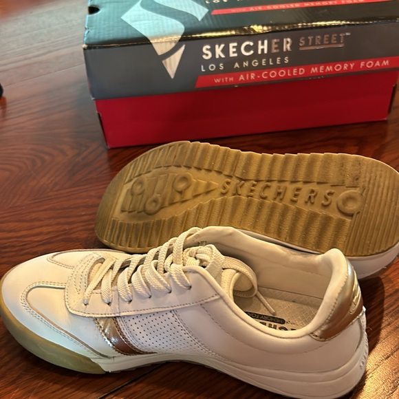 Skecher Fashion Sneakers. EUC. Size 6 / 36. From UK - Picture 3 of 5